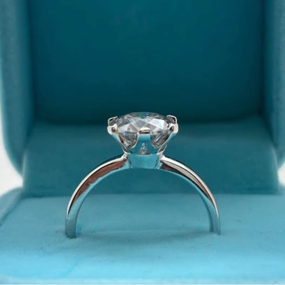 2.84ct MOISSANITE RING SIZE 7 - Picture 2 of 3